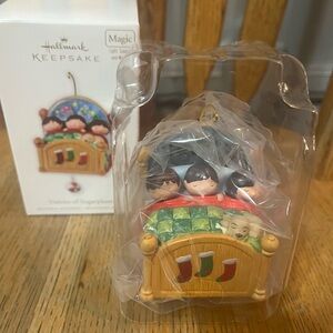Hallmark Keepsake Ornament - Green and Red “ visions of sugarplums”, magic